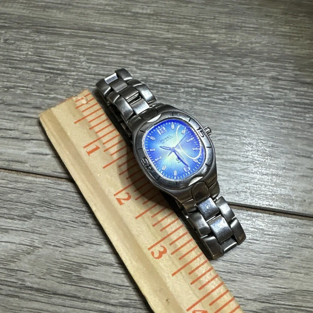 Ladies Fossil Blue Silver Tone Quartz Watch‎ AM-3526